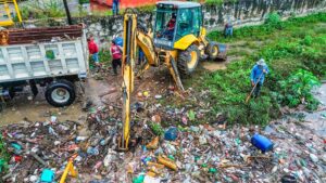 Gobierno del EdoMéx retira 25 toneladas de basura de la presa El Ángulo en Cuautitlán Izcalli